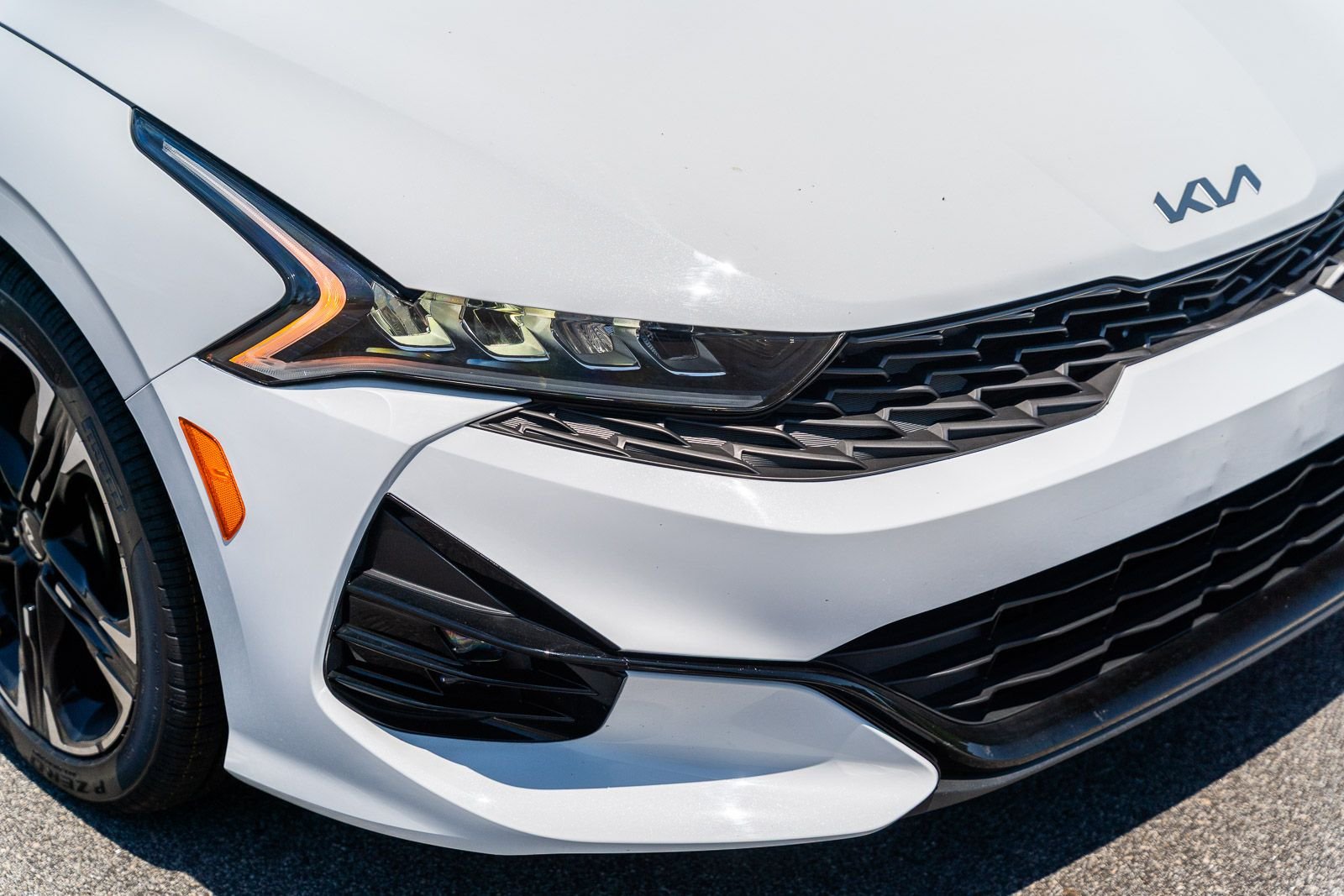 Used 2023 White Kia GT-Line image 9