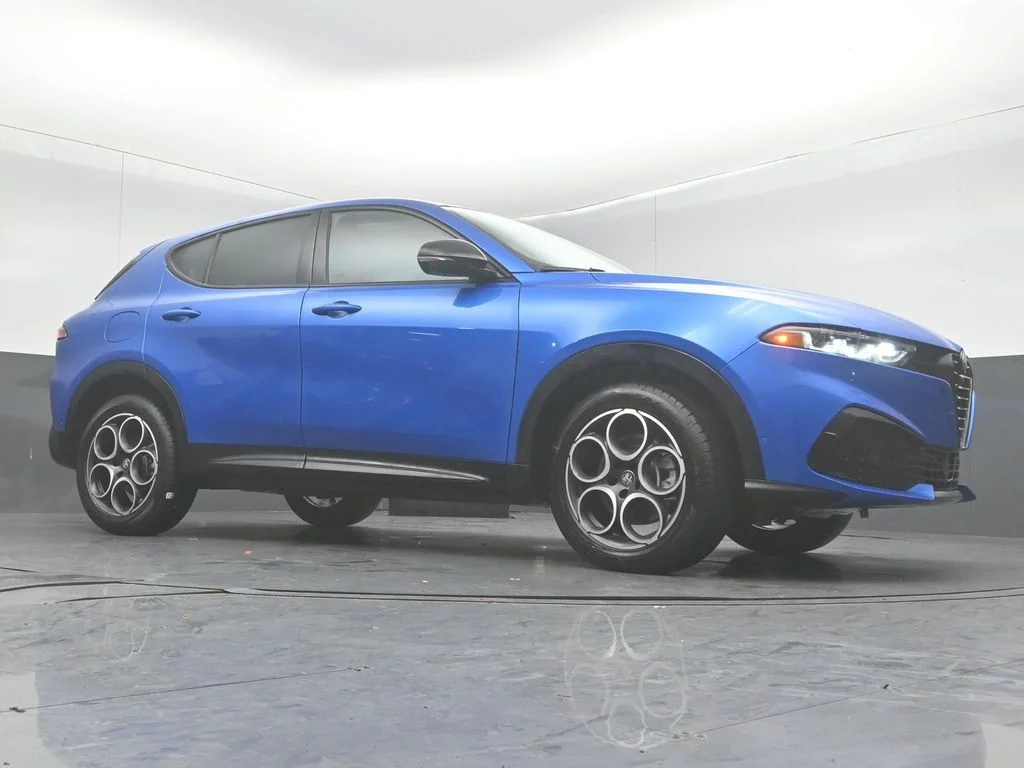New 2026 Misano Blue Metallic Exterior Paint Alfa Romeo Base image 30
