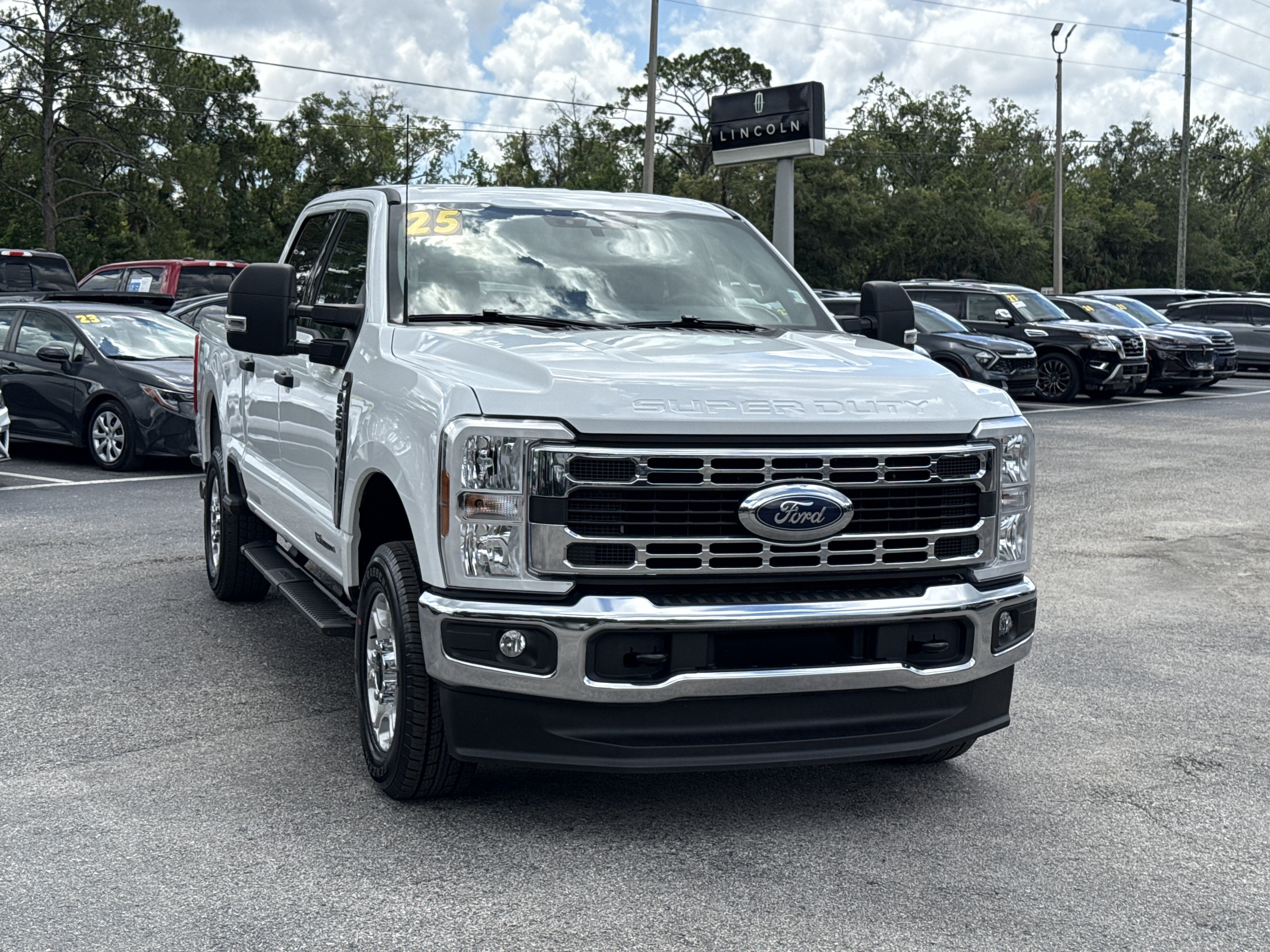 Used 2025 Oxford White Ford XLT image 2
