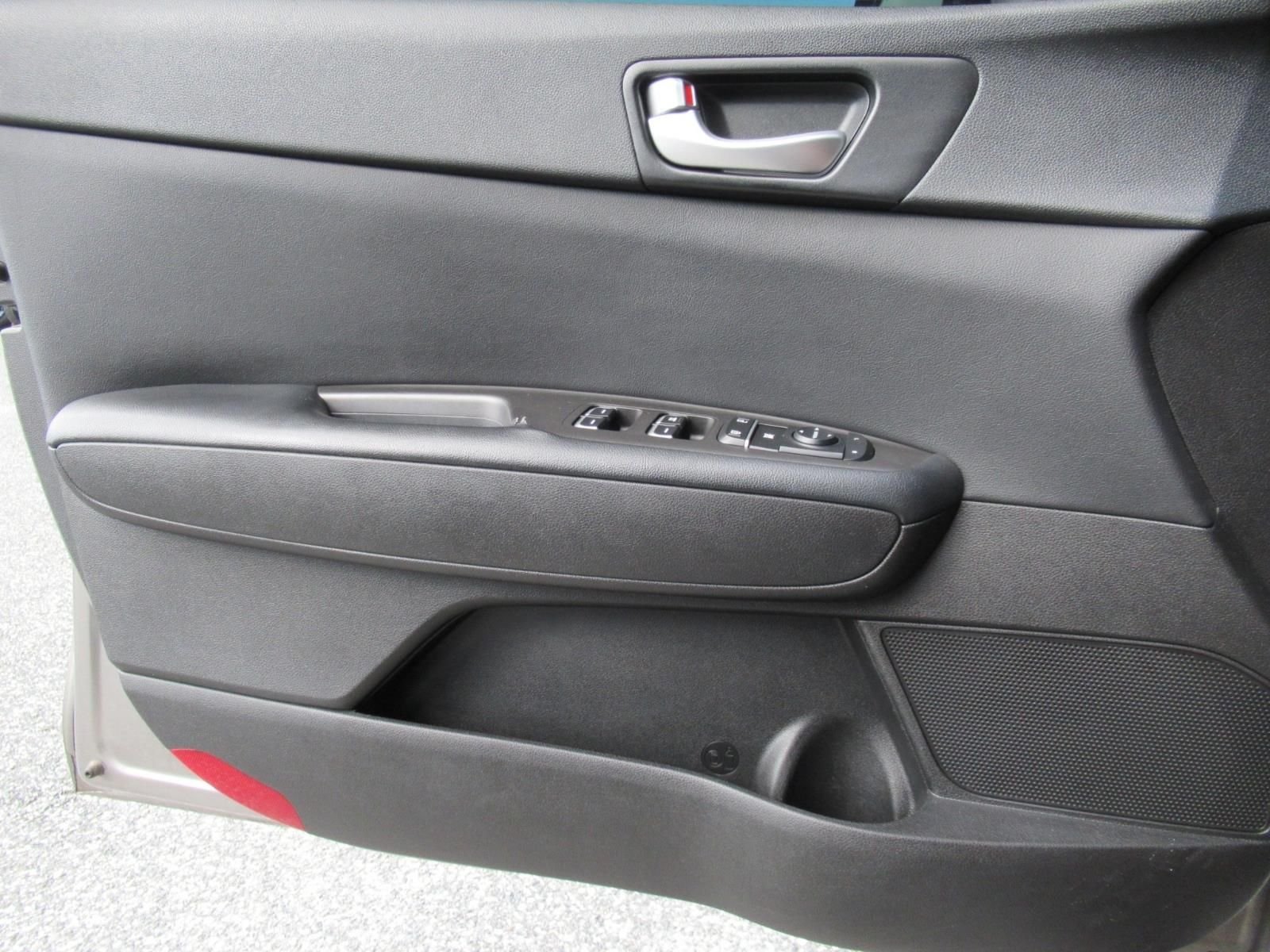 Used 2018 Silver Kia LX image 20