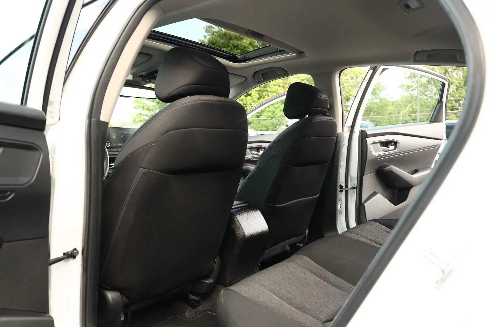 Used 2024 Platinum White Pearl Honda EX image 17