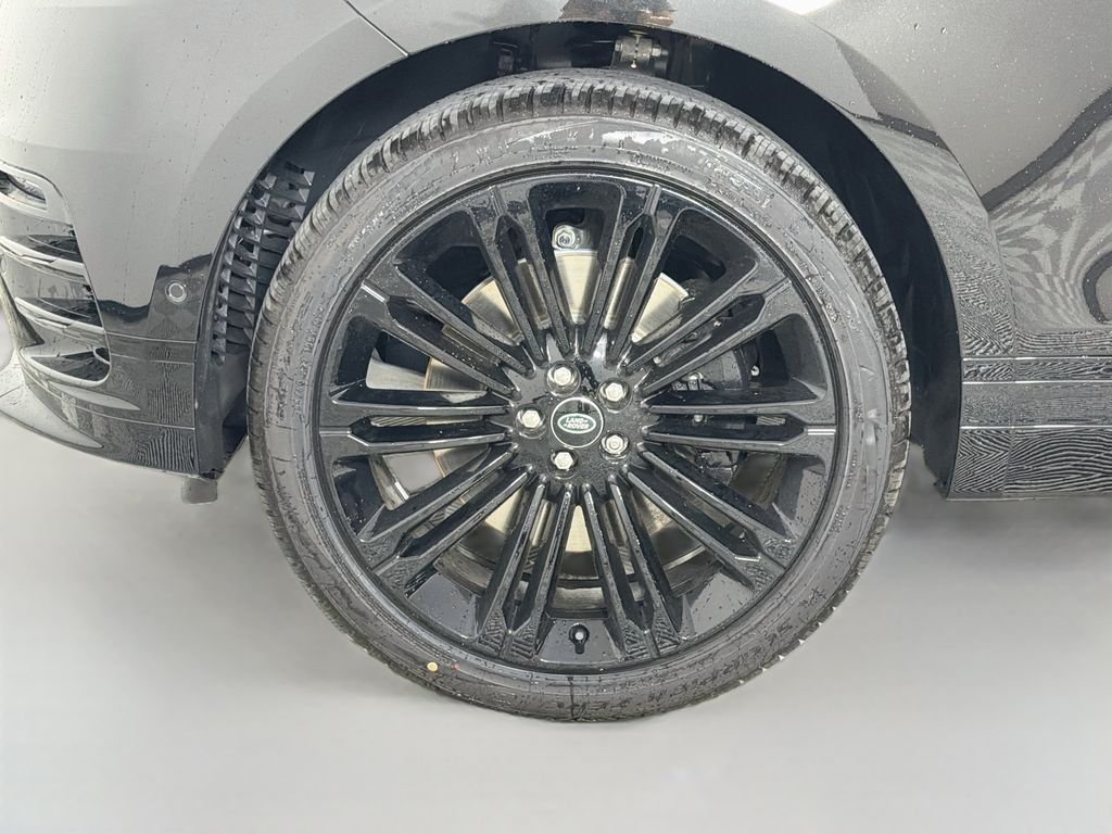 New 2026 Santorini Black Land Rover Belgravia Edition image 33