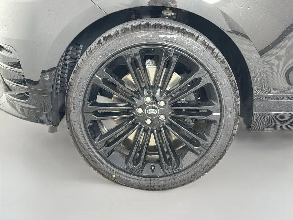 New 2026 Santorini Black Land Rover Belgravia Edition image 33
