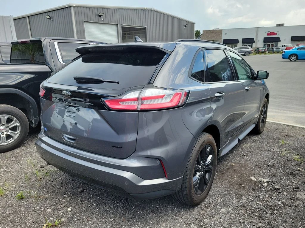 Used 2024 Gray Ford SE image 3