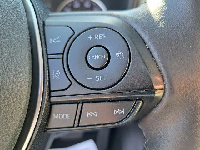 Certified Used 2020  Toyota XLE Premium image 26