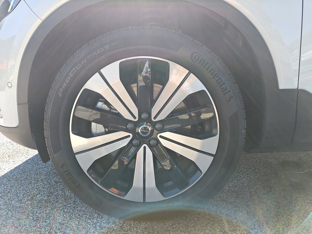 Used 2023 White Volvo Twin Plus image 8