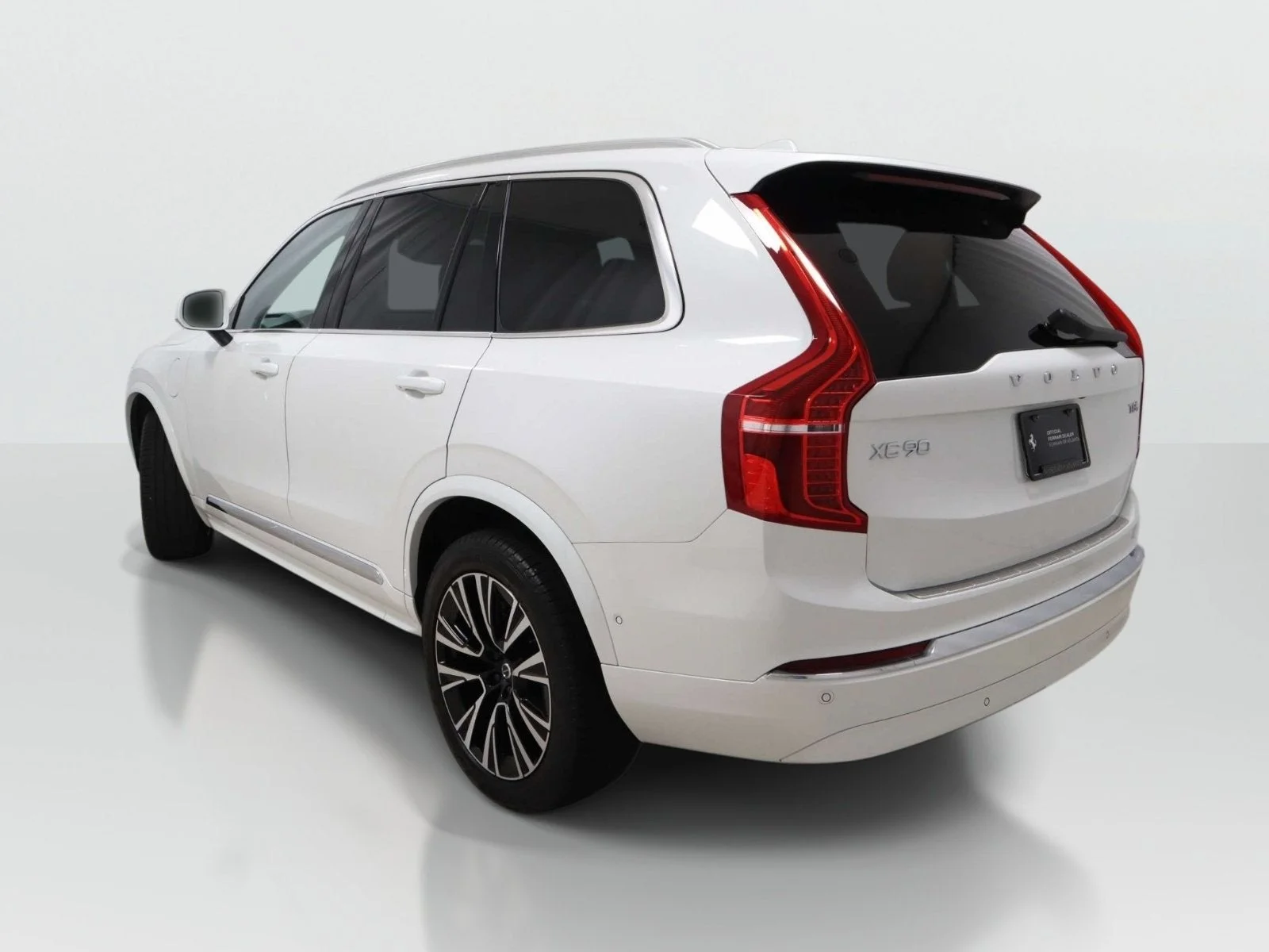 Used 2025 White Volvo Plus image 3