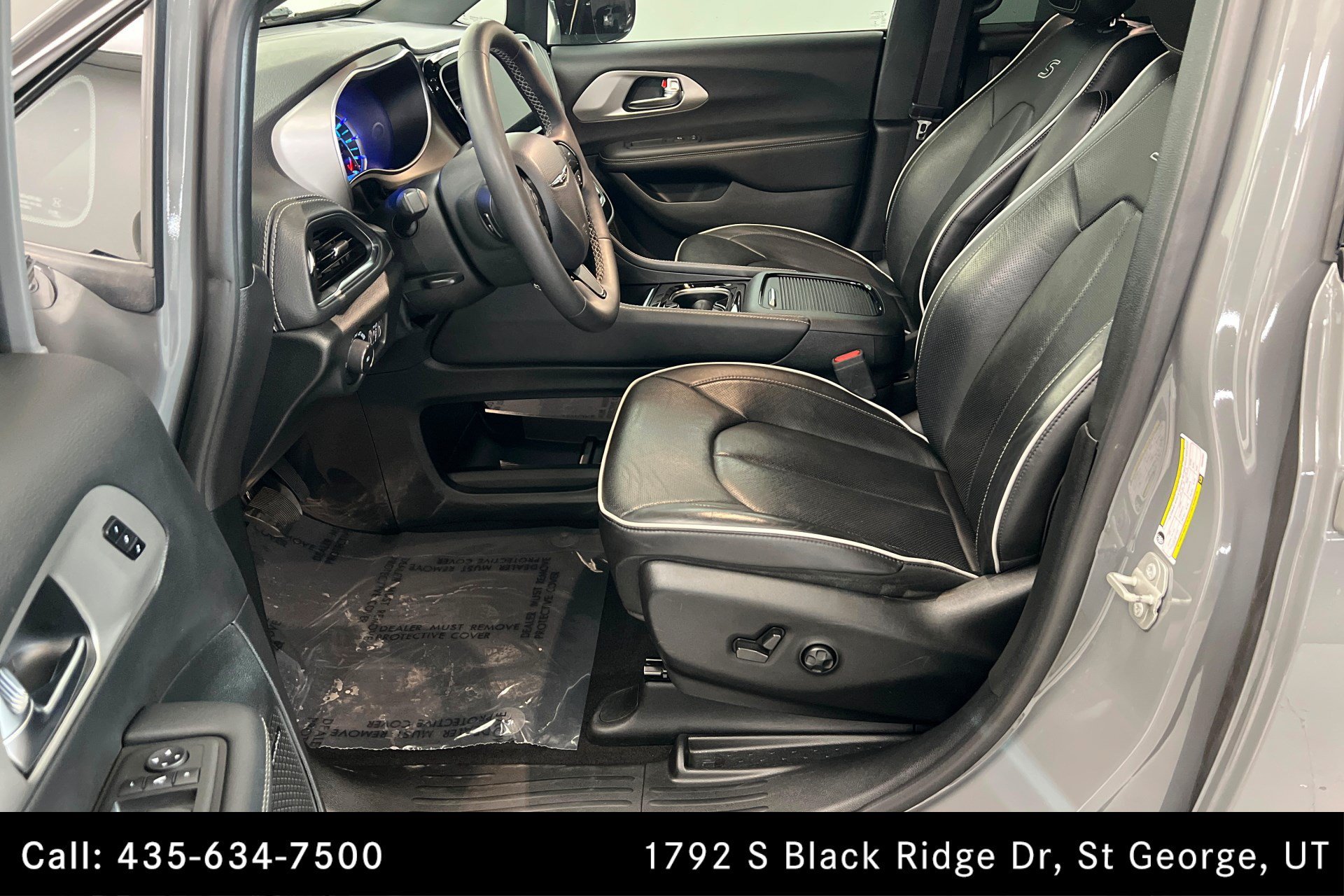 Used 2023 Ceramic Gray Clearcoat Chrysler Hybrid Limited image 18
