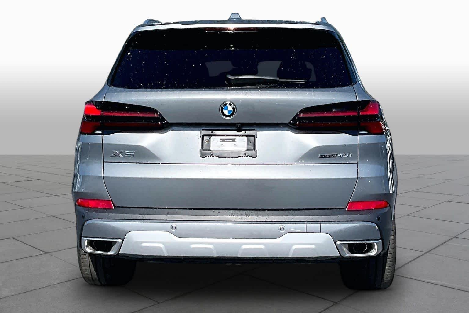 Certified Used 2025 Skyscraper Grey Metallic BMW sDrive40i image 5