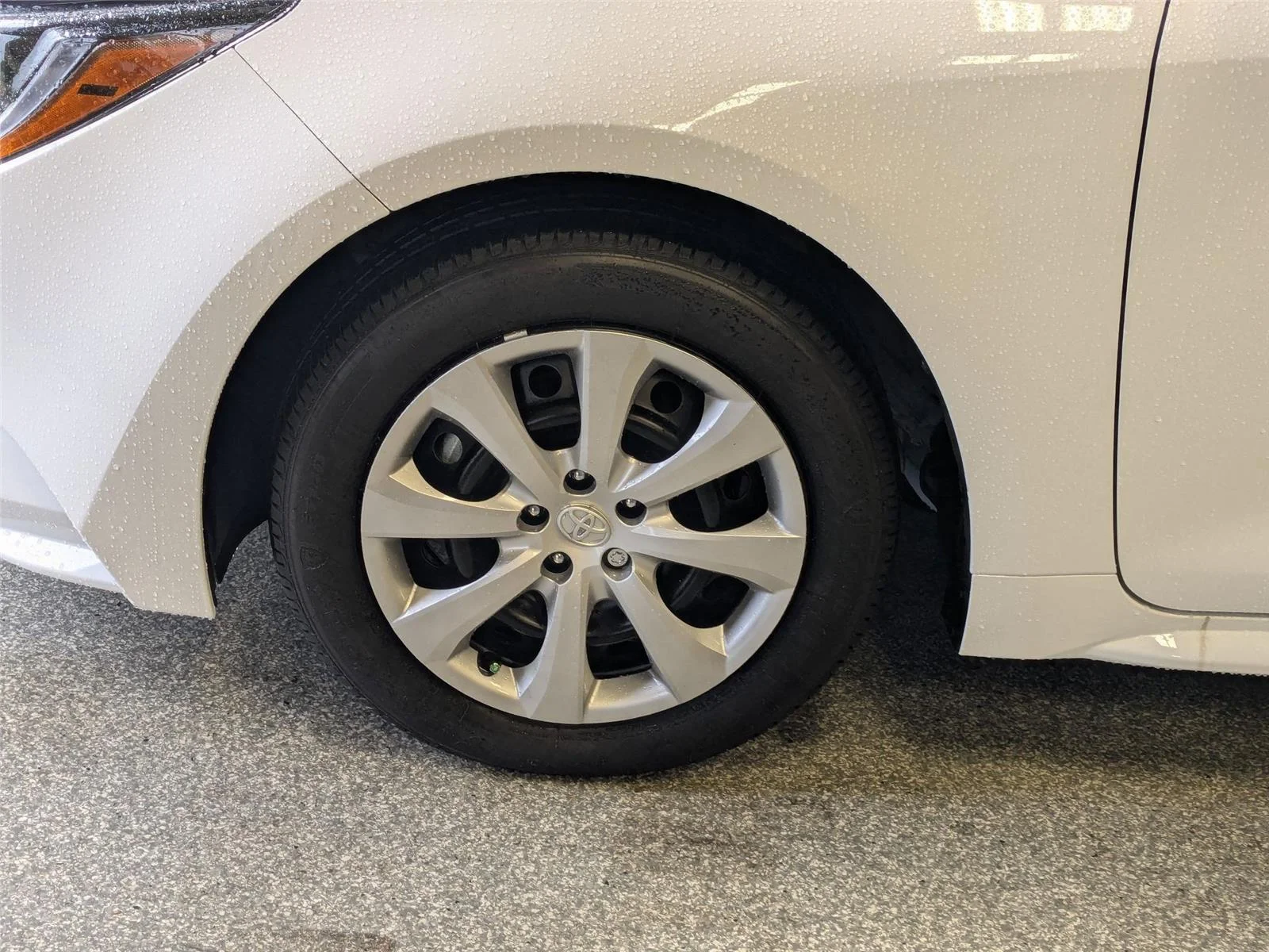 2025 Toyota Corolla LE - Photo 9