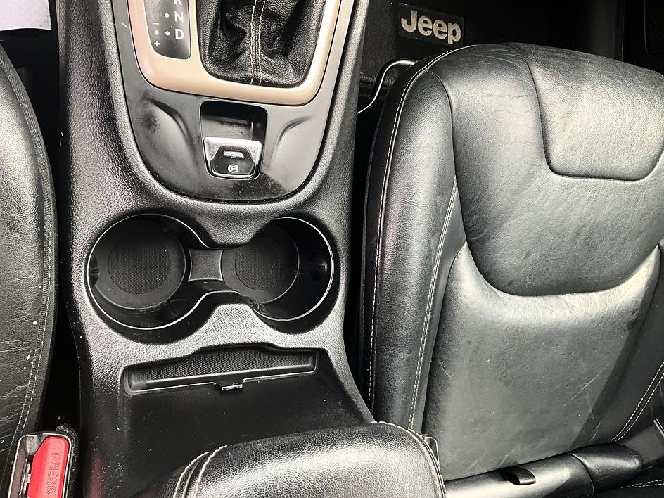 Used 2015 Black Jeep Limited image 25