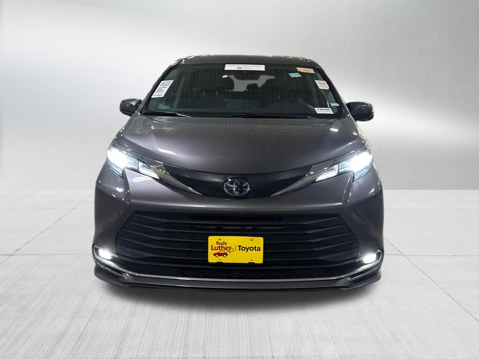 Certified 2021 Toyota Sienna XLE with VIN 5TDYSKFC6MS012456 for sale in Golden Valley, Minnesota