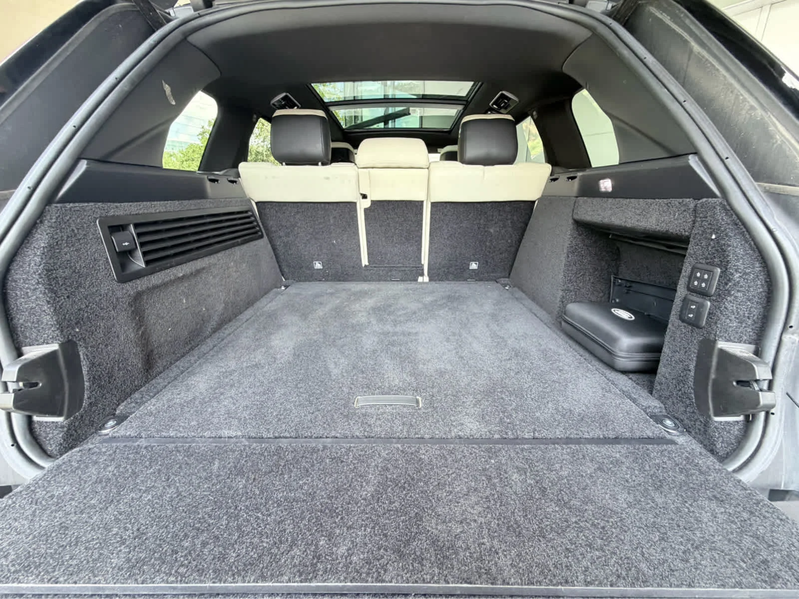 Used 2021  Land Rover Westminster image 32