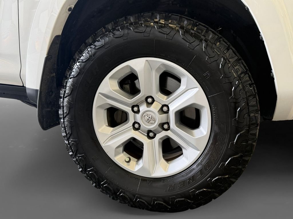 Used 2022 White Toyota SR5 Premium image 6