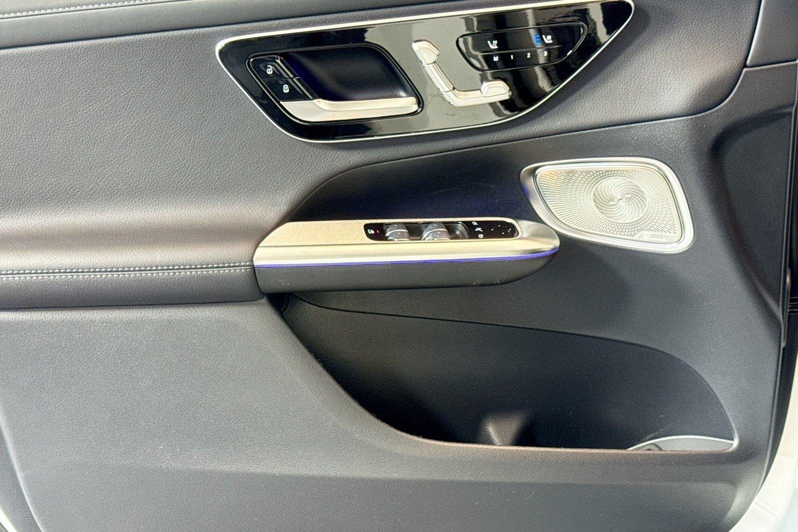 New 2026 Polar White Mercedes-Benz GLC 300 image 16