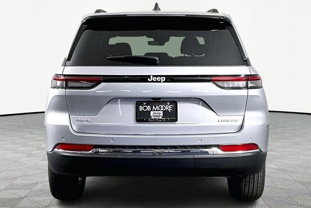 New 2026 Silver Zynith Jeep Laredo X image 5
