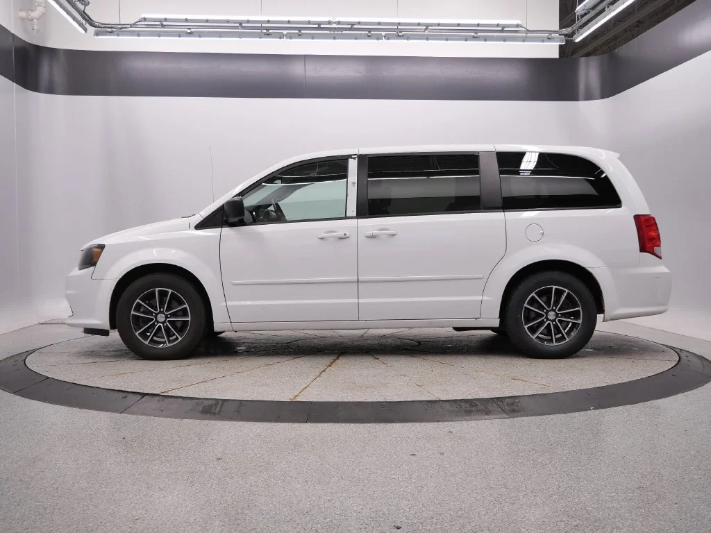 Used 2015 Dodge Grand Caravan SE with VIN 2C4RDGBG2FR509133 for sale in Coon Rapids, Minnesota