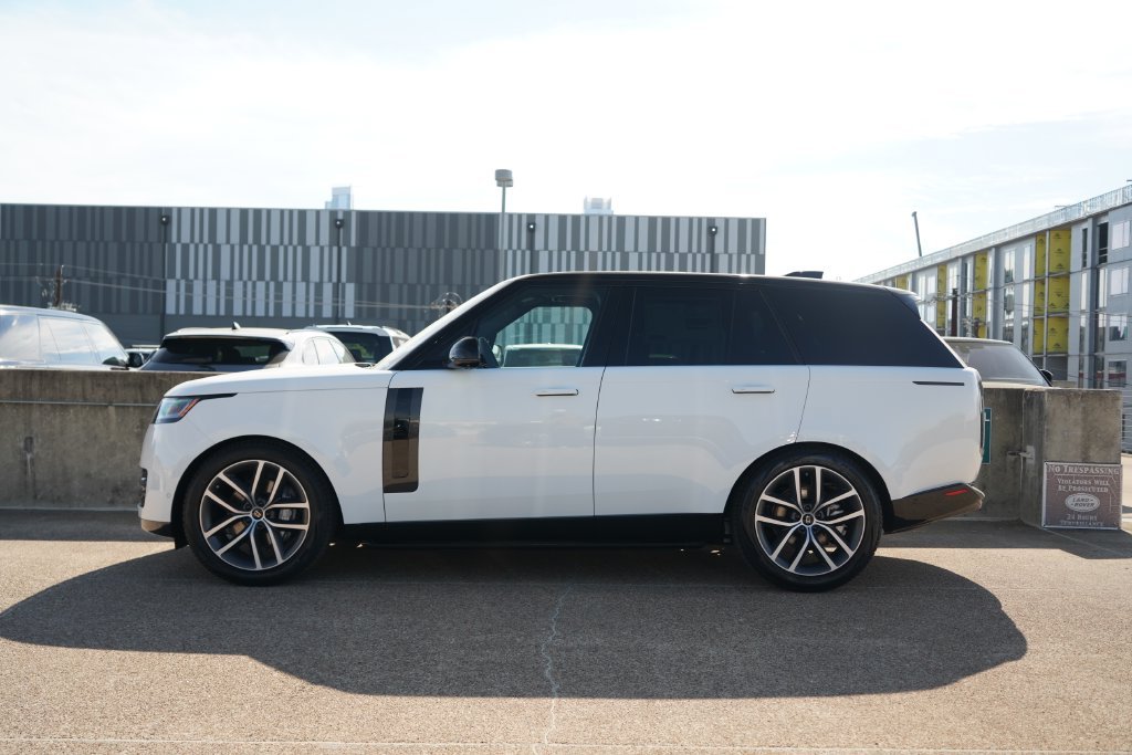 New 2027 Fuji White Land Rover SE image 6