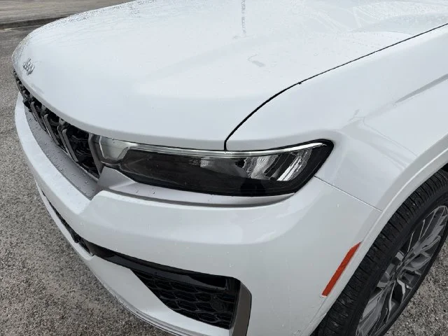 New 2027 Bright White Clear-Coat Paint Jeep Summit image 8