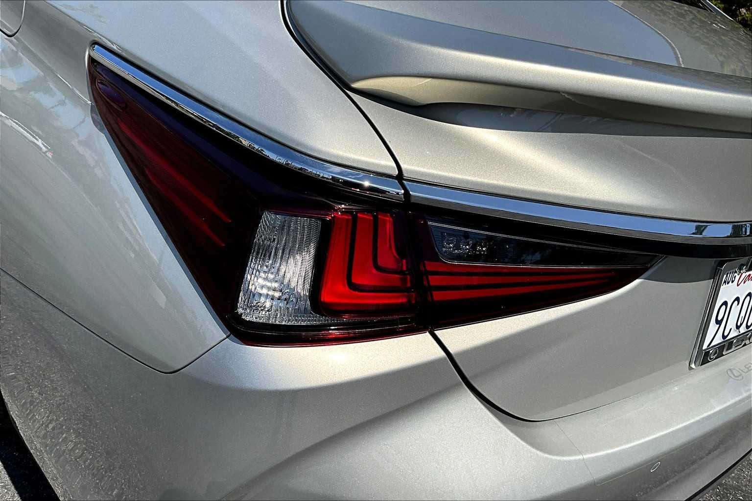 Certified Used 2022 MOONBEAM BEIGE MET. Lexus  image 27