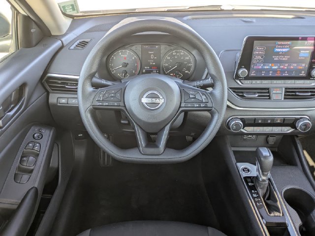 Used 2025 White Nissan 2.5 S image 31