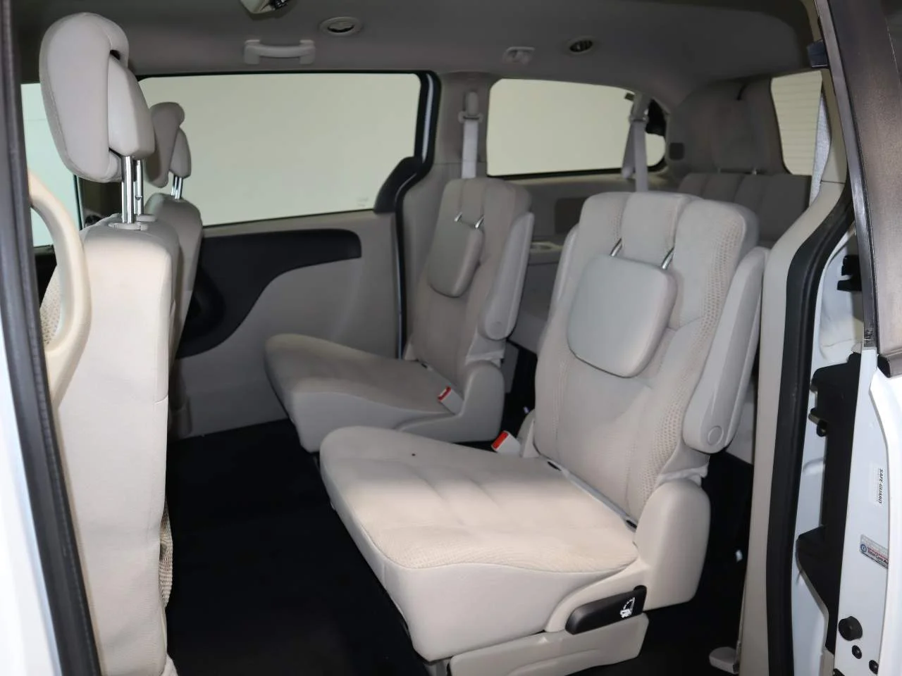 Used 2019 White Knuckle Clear Coat Dodge SE image 15