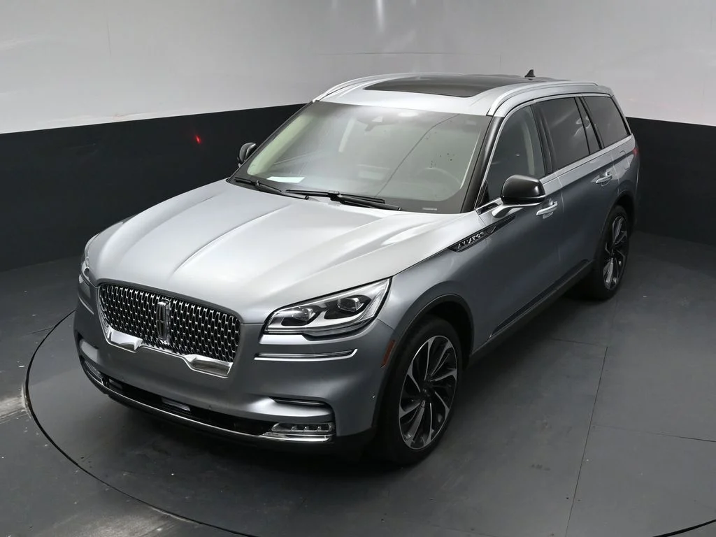 Used 2024 Silver Lincoln Reserve image 34
