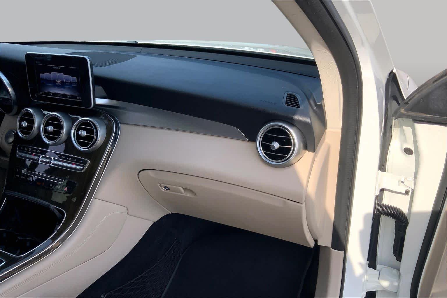 Certified Used 2019 Polar White Mercedes-Benz GLC 300 image 19