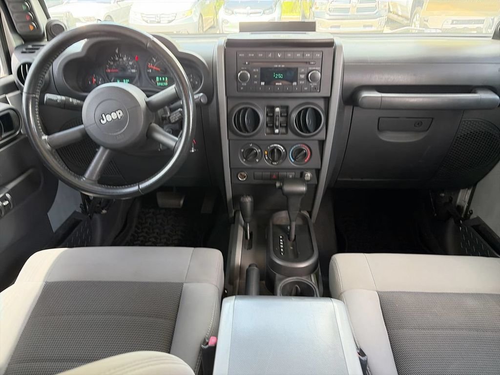 Used 2008 Silver Jeep Unlimited X image 8