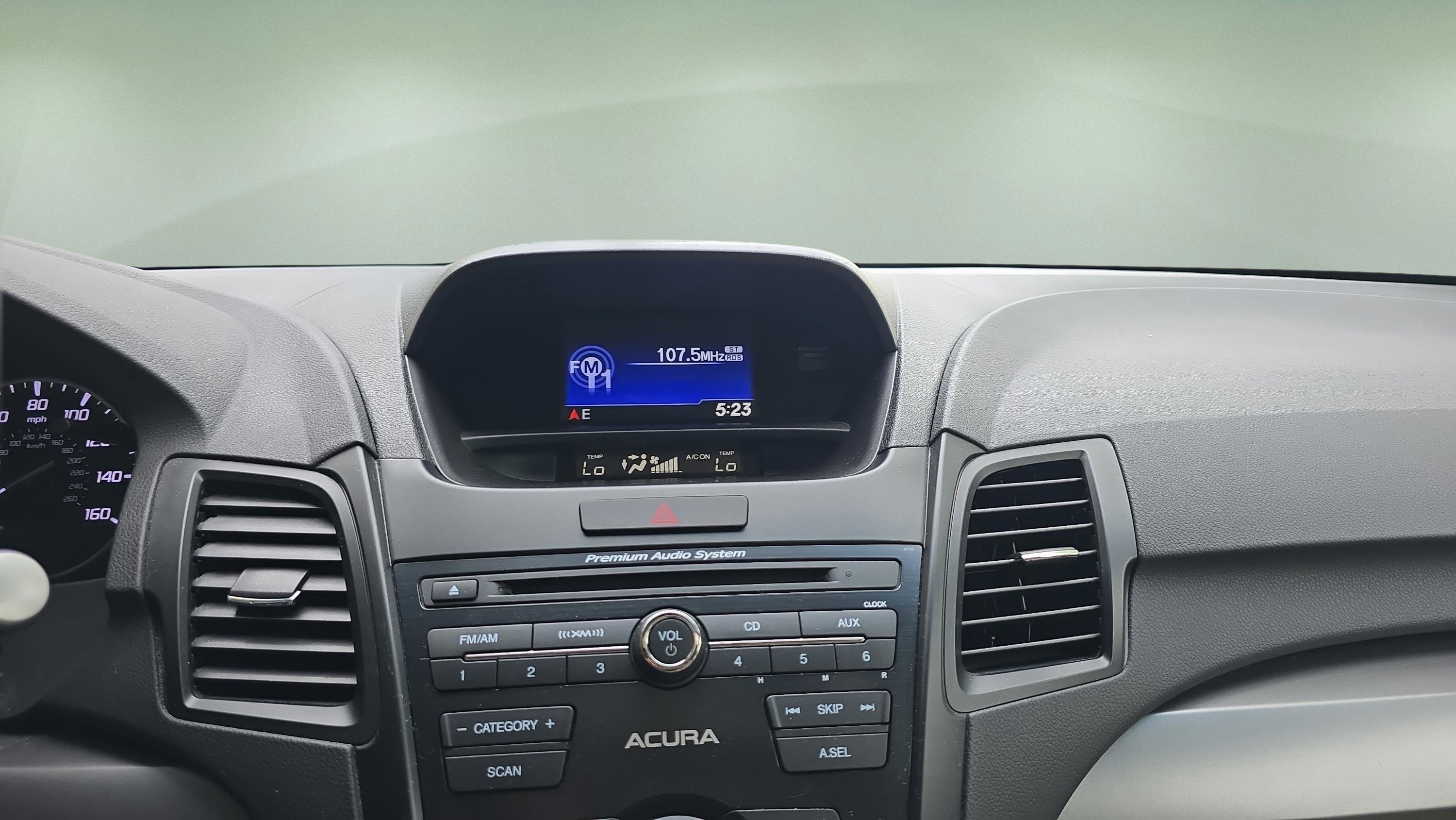 Used 2014 White Acura AWD image 17