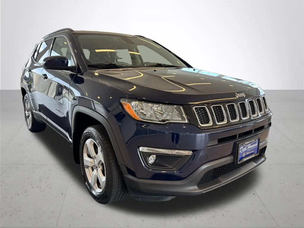 Used 2018 Blue Jeep Latitude image 5
