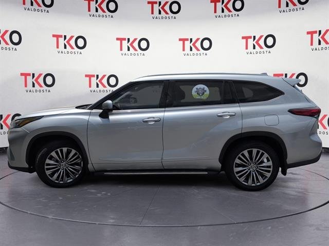 Used 2023  Toyota Platinum image 10