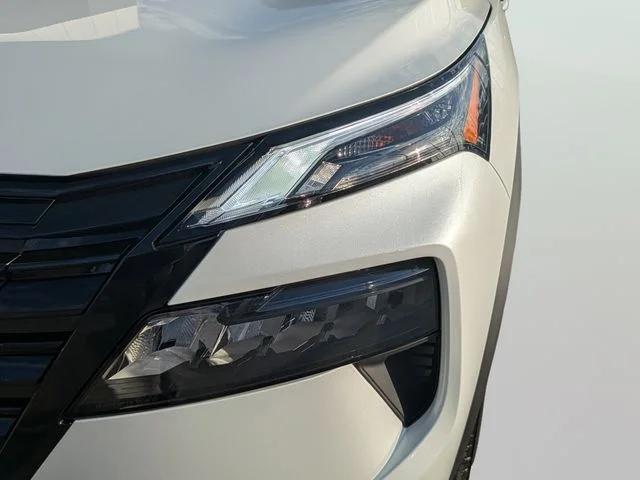 New 2026 Everest White Pearl TriCoat Nissan Dark Armor™ image 7