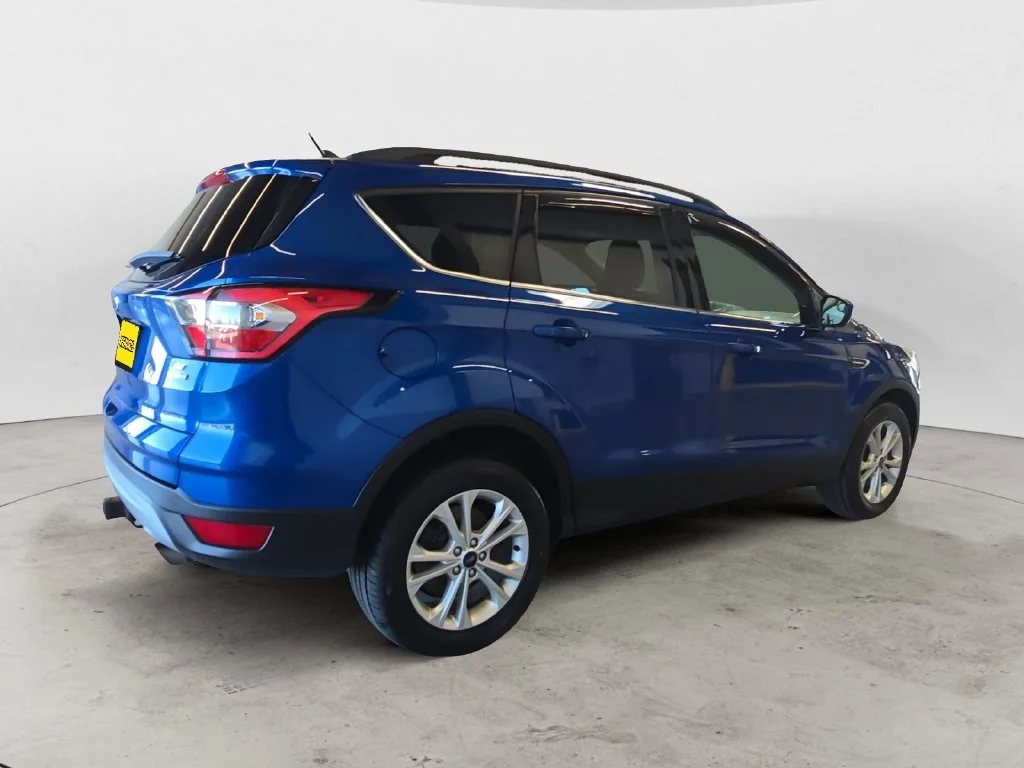 Used 2018 Blue Ford SE image 8