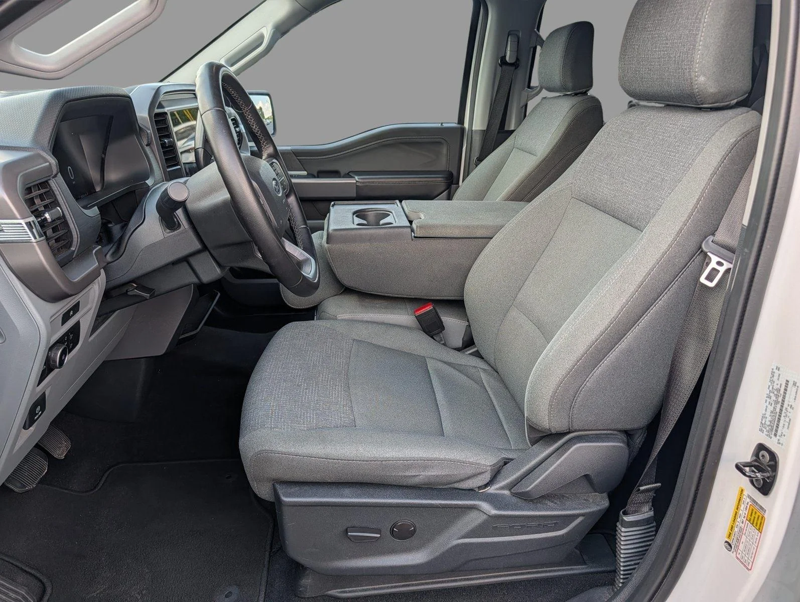 Used 2025 Oxford White Ford XLT image 11
