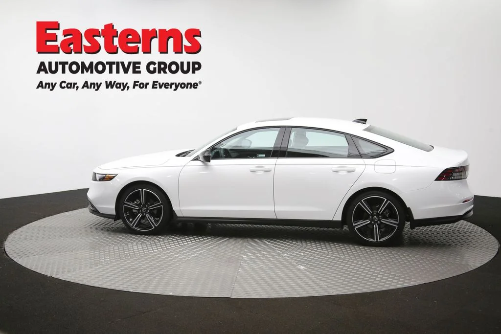 Used 2026 White Honda SE image 60