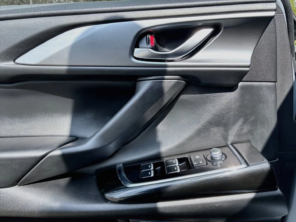 Used 2021 Sonic Silver Metallic Mazda Touring image 18
