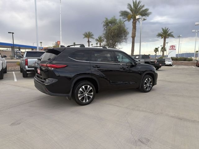 Used 2022 Black Toyota XLE image 4