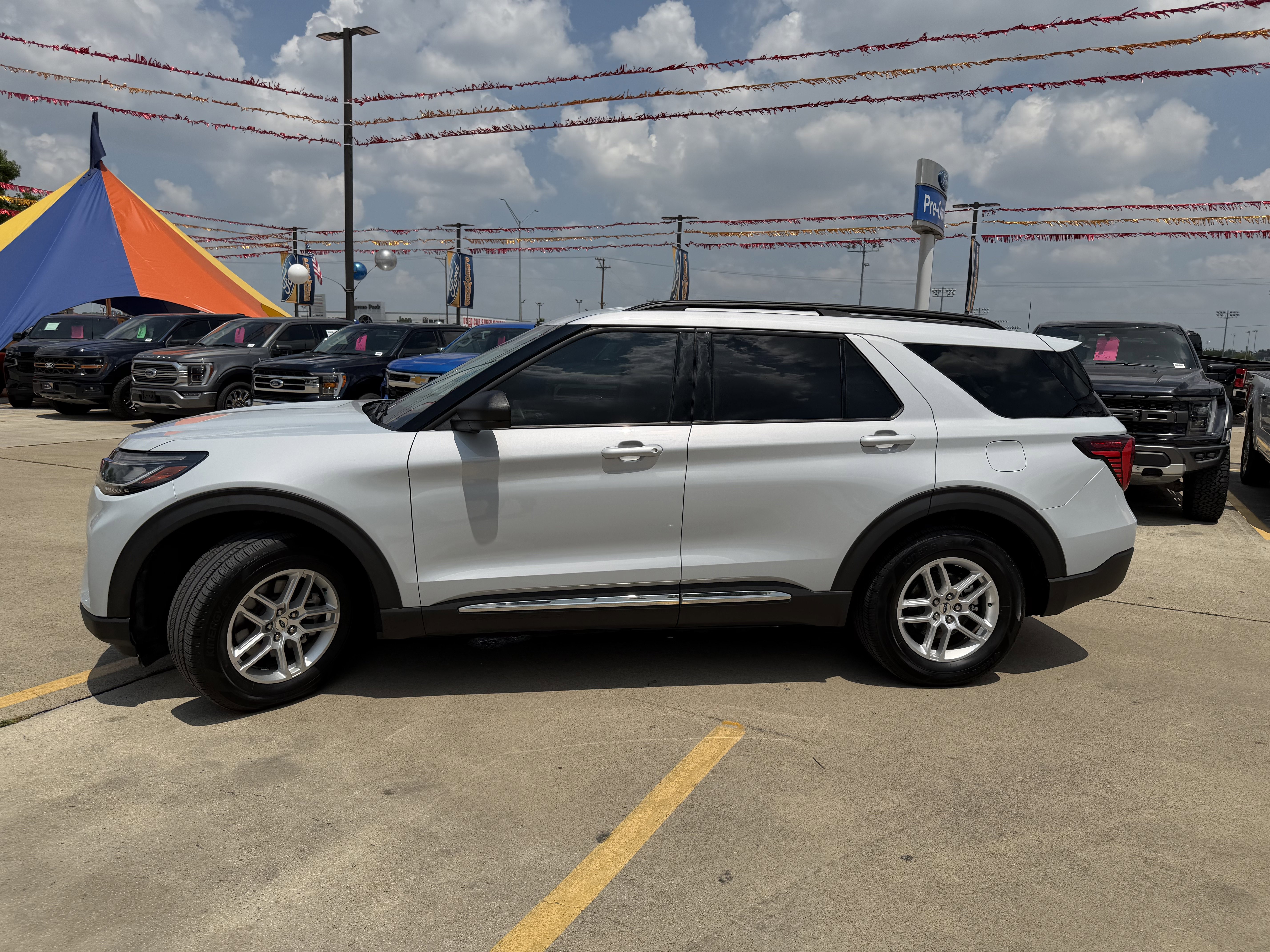 Used 2025 Space White Metallic Ford Active image 11