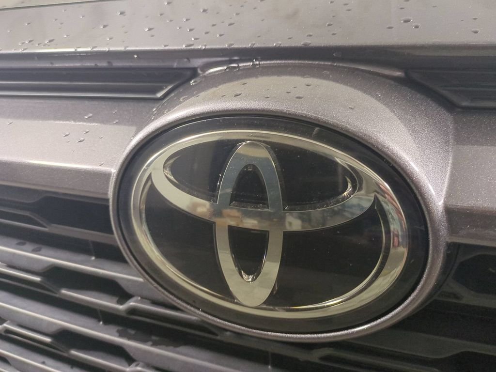2021 Toyota RAV4 LE - Photo 13