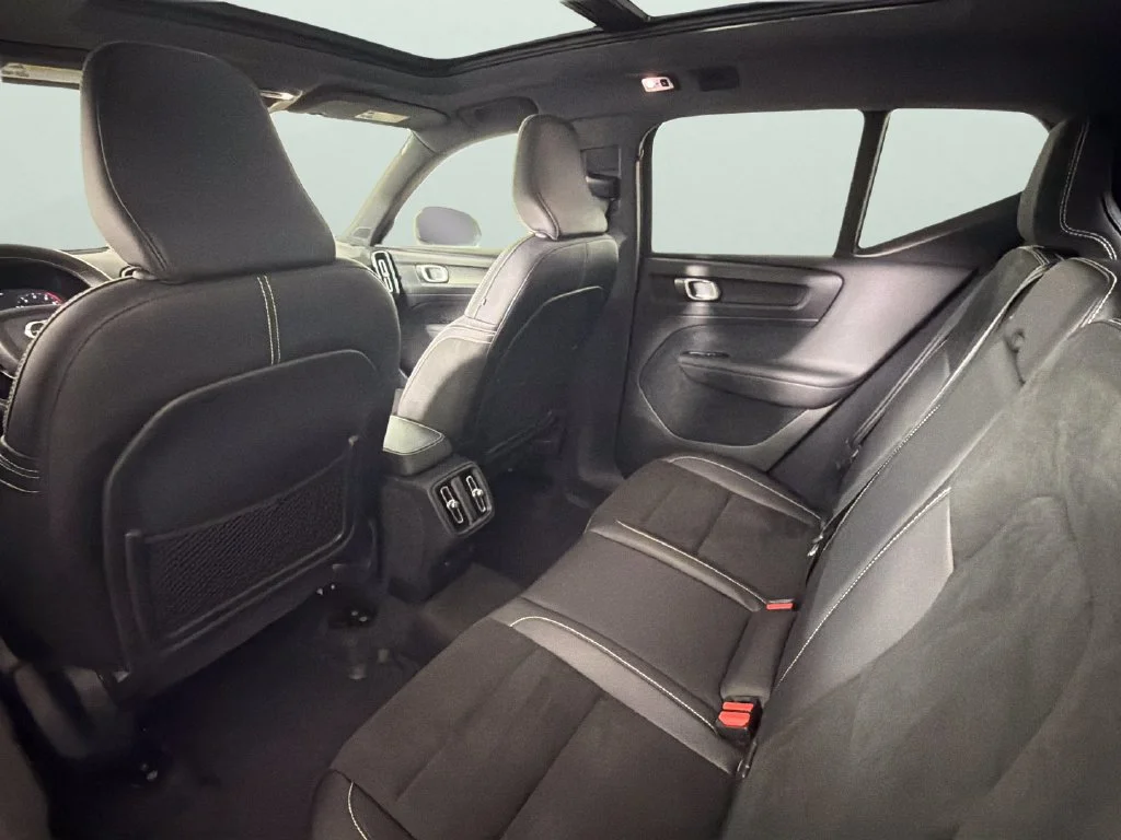 2021 Volvo XC40 R-Design - Photo 27