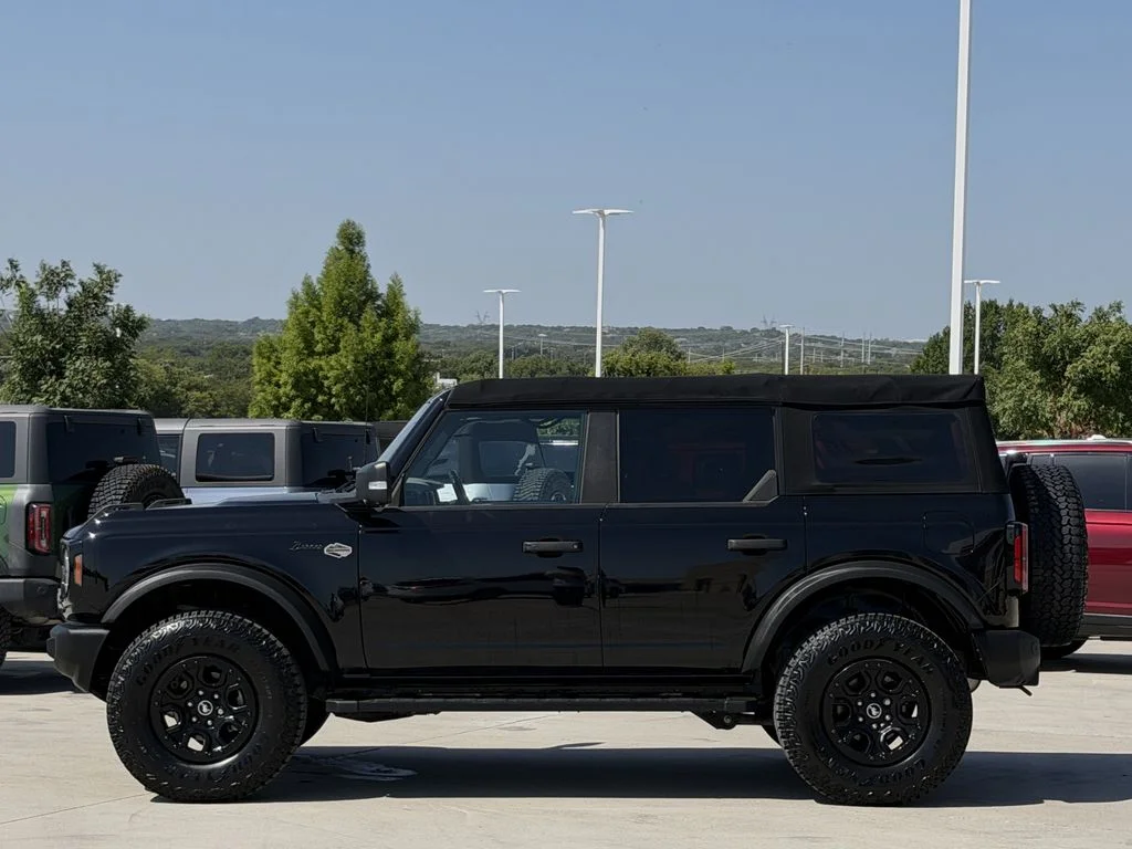 Used 2022 Black Ford Wildtrak image 3