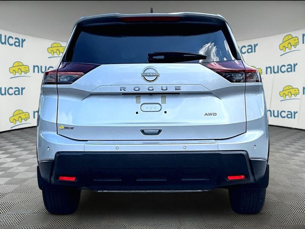 Used 2025 Silver Nissan SV image 5