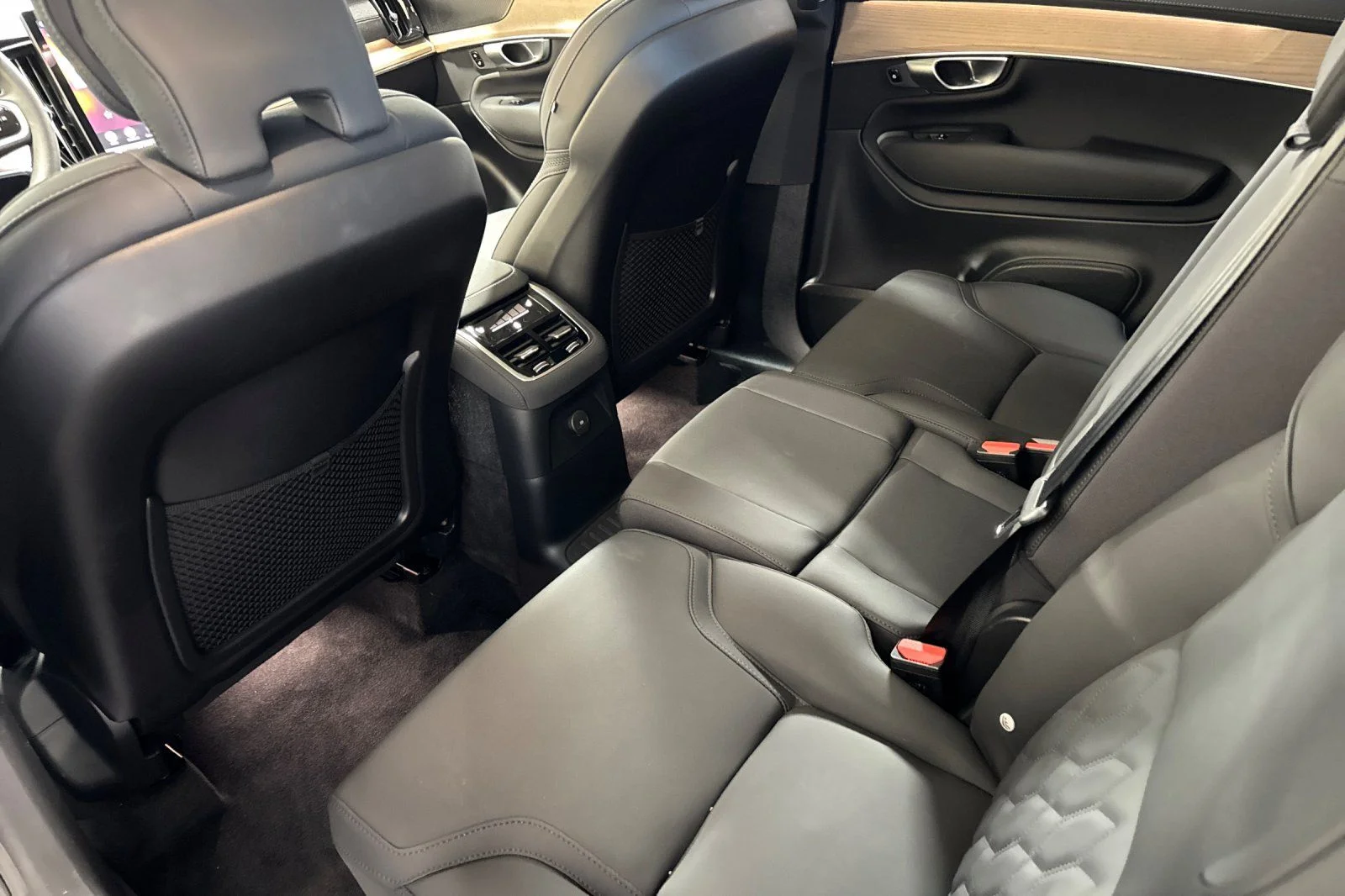 Certified Used 2025 Crystal White Pearl Volvo T8 (2025.5) Plus 7-Seater image 5