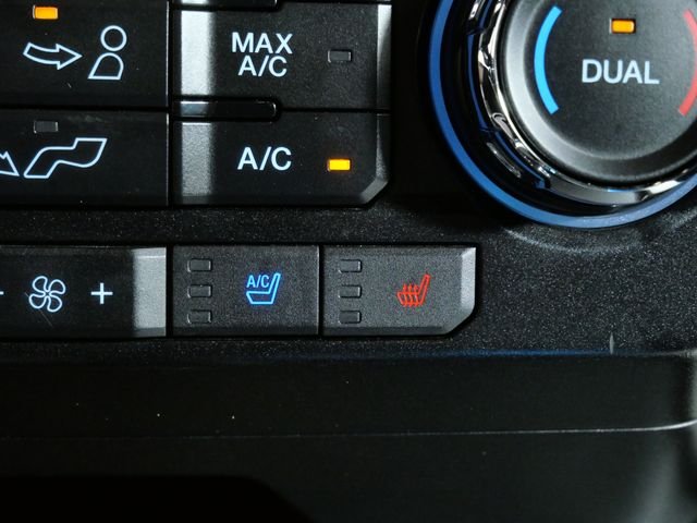 Used 2015  Ford Lariat image 23