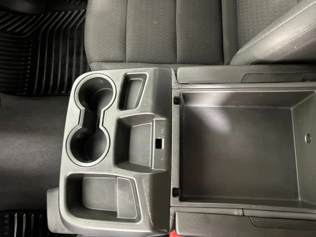 Used 2024 White Chevrolet Custom image 17