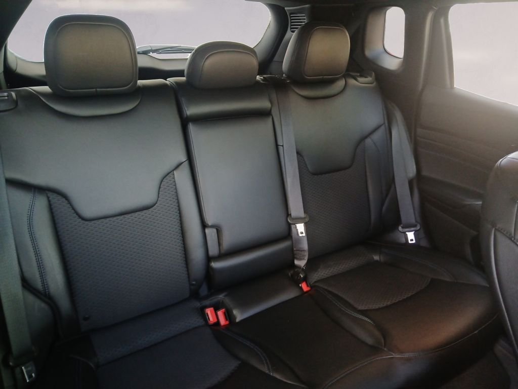Used 2026 Black Jeep Latitude image 18
