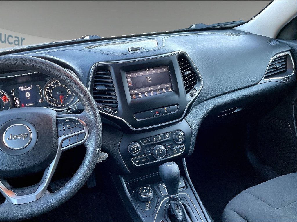 Used 2021 White Jeep Latitude image 18