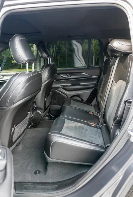 Used 2025 Gray Jeep Altitude X image 11