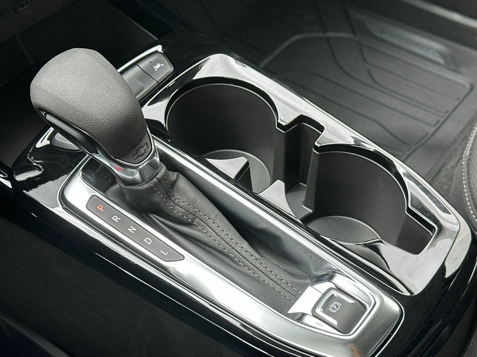 New 2026 Summit White Chevrolet ACTIV image 21
